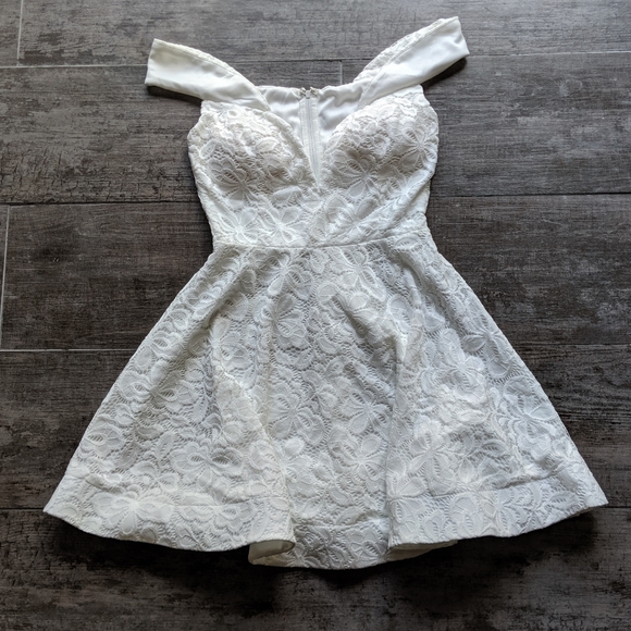 Windsor Dresses & Skirts - WINDSOR Off Shoulder Lace Cocktail Dress